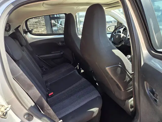 Peugeot 108 view 5