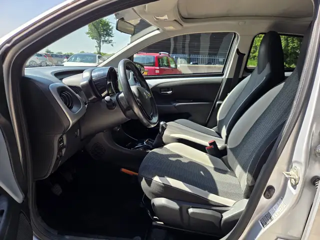 Peugeot 108 view 4