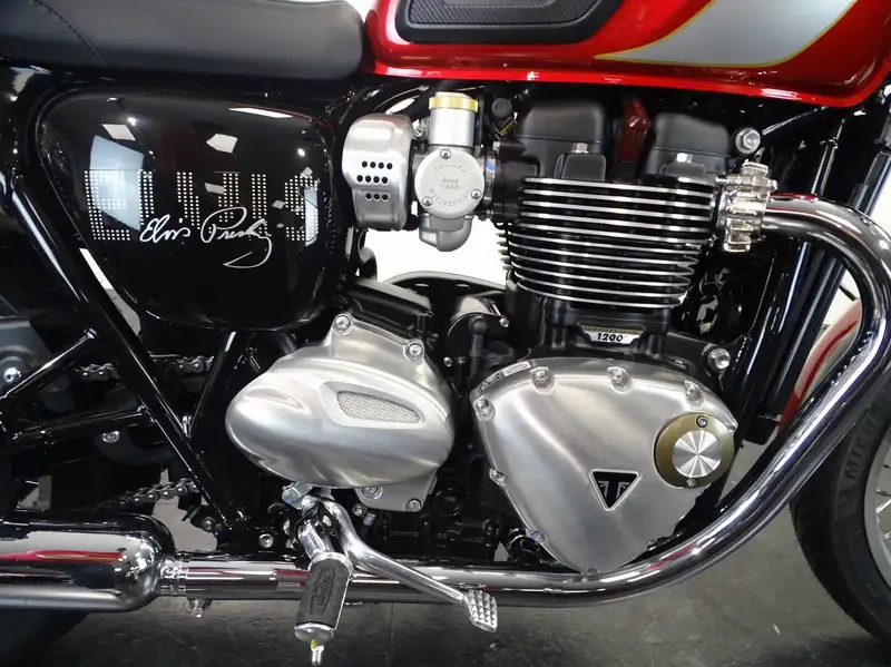 Triumph Bonneville T120 - foto 6