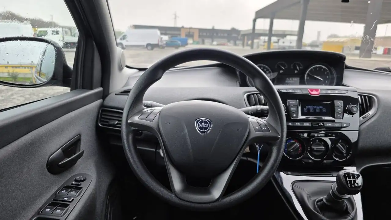 Lancia Ypsilon 2022 — фото 12
