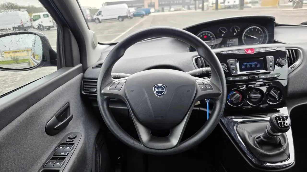 Lancia Ypsilon 2022 — фото 15