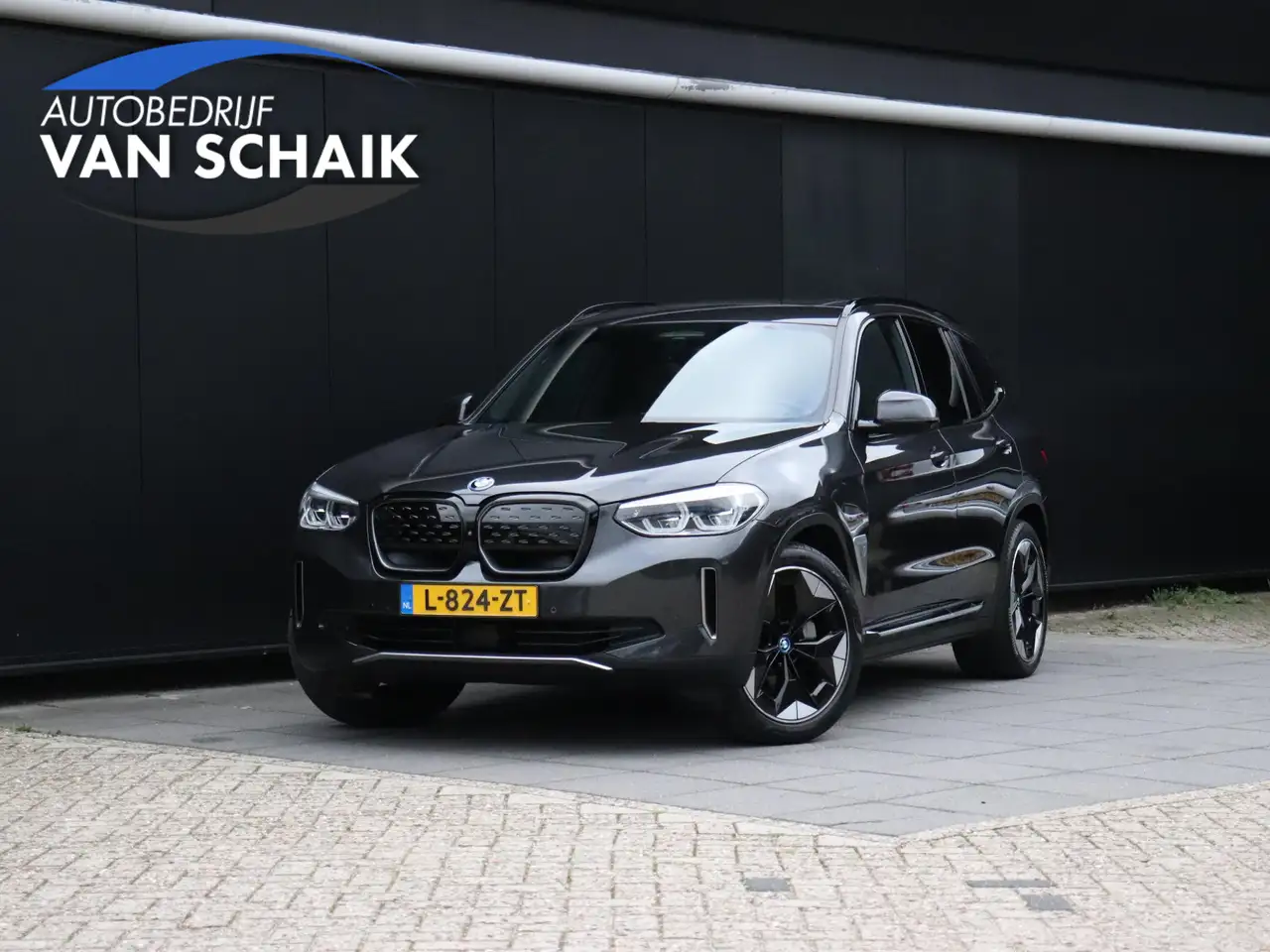 BMW iX3 High Executive 80 kWh | LEDER | MEMORY | H&K | PAN — photo 1 of 30