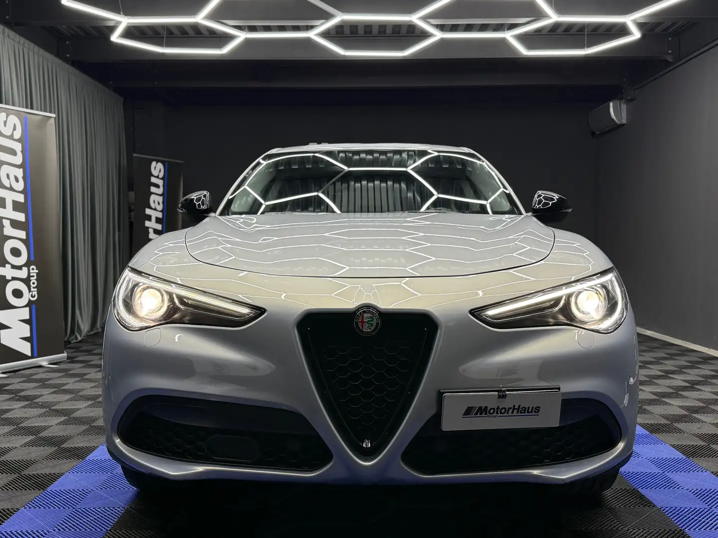Alfa Romeo Stelvio 2.2 t Q4 Edizione Rosso 190cv auto Weiß - 2