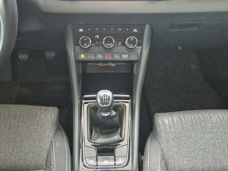 Skoda Karoq Style Carplay Navi LED PDC SHZ — photo 15