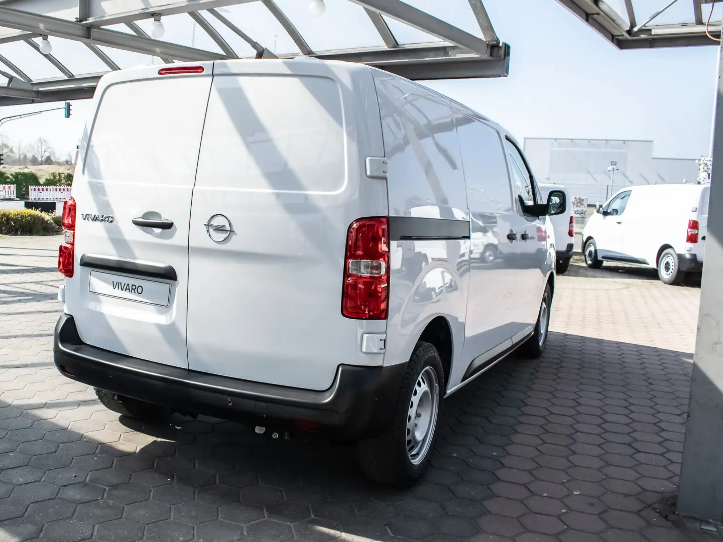 Opel Vivaro L2 1,5 Diesel 120PS SOFORT *RFK*BT*AHK* Weiß - 2