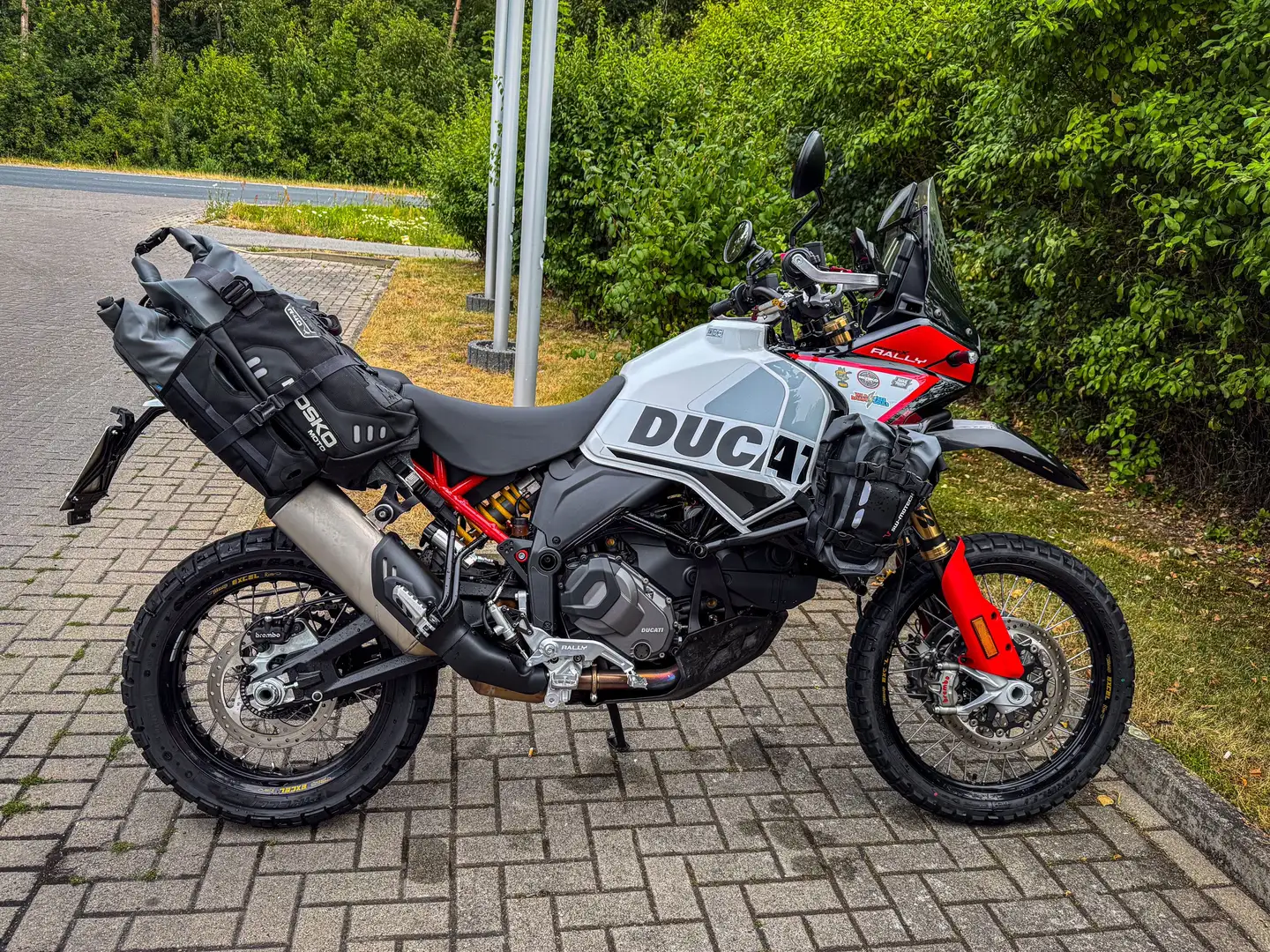 Ducati DesertX Rally mit viel Zubehör Blanco - 2