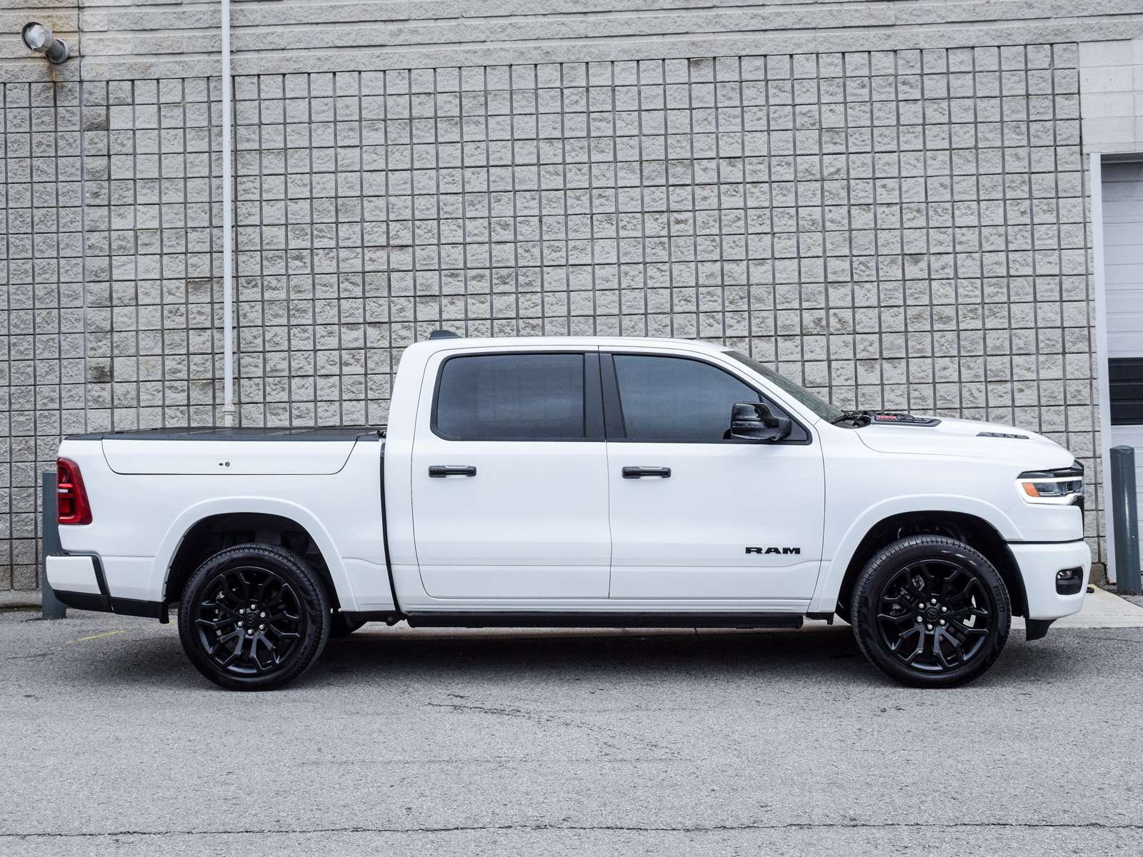 2026 RAM 1500 PANORAMIC SUNROOF | NIGHT EDITION | LIMITED — снимка 1