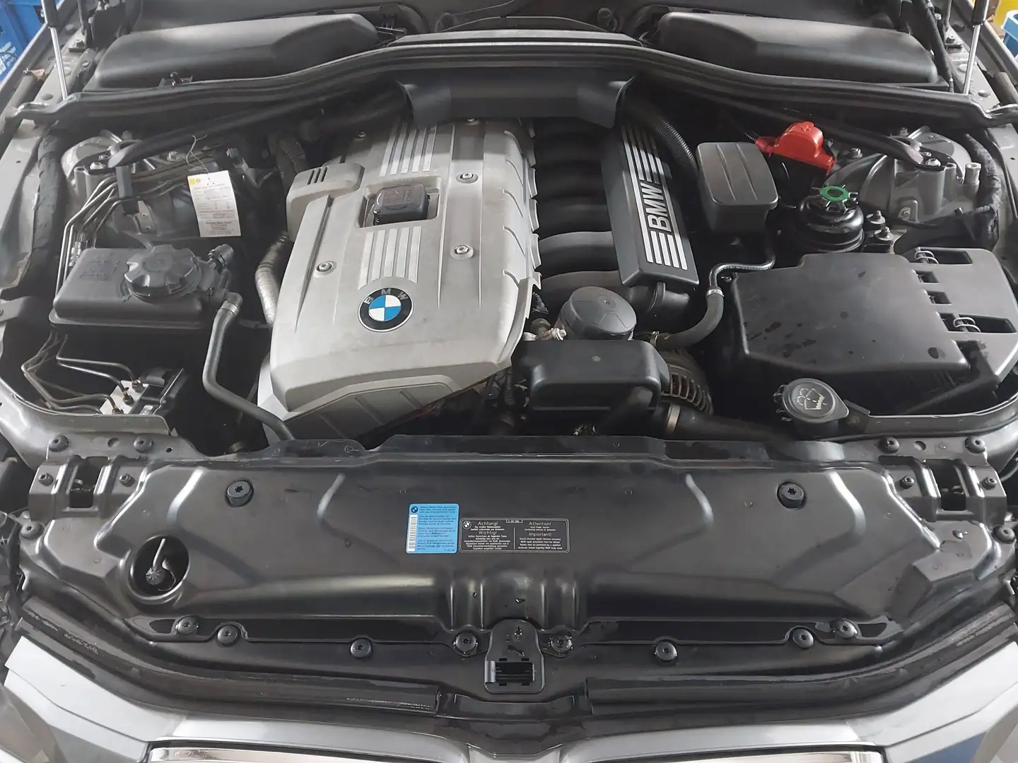 BMW 530 5er 530xi Aut. Stříbrná - 2