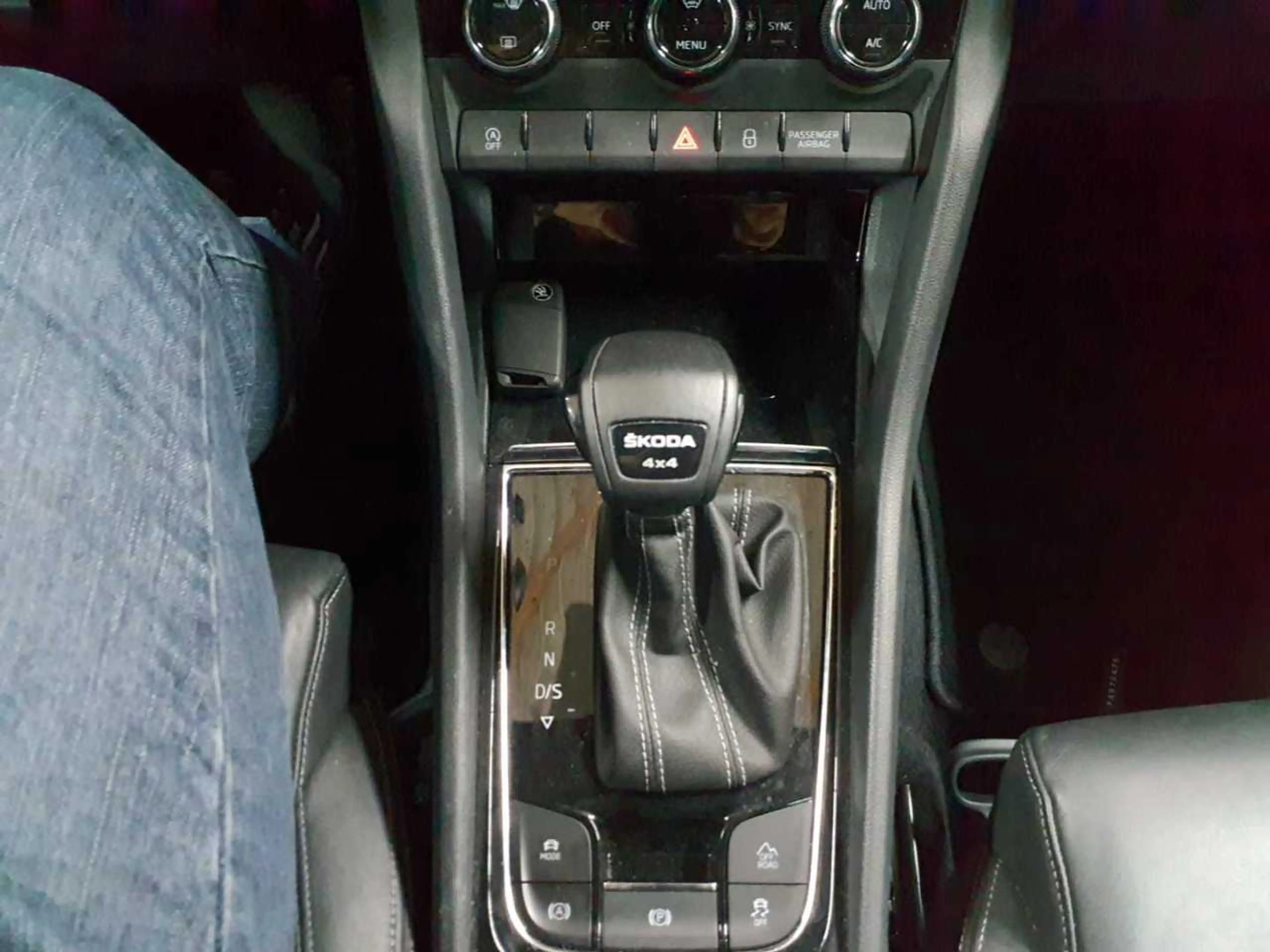 Skoda Karoq Karoq 2.0 TDI 4x4 Sportline Leder Navi — photo 10