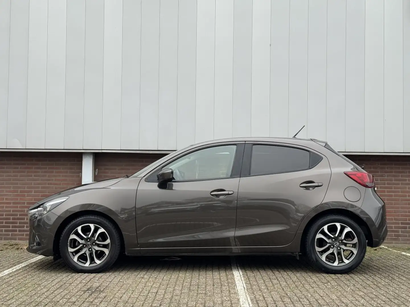 Mazda 2 Automaat 1.5 Skyactiv-G GT-M Bruin - 2