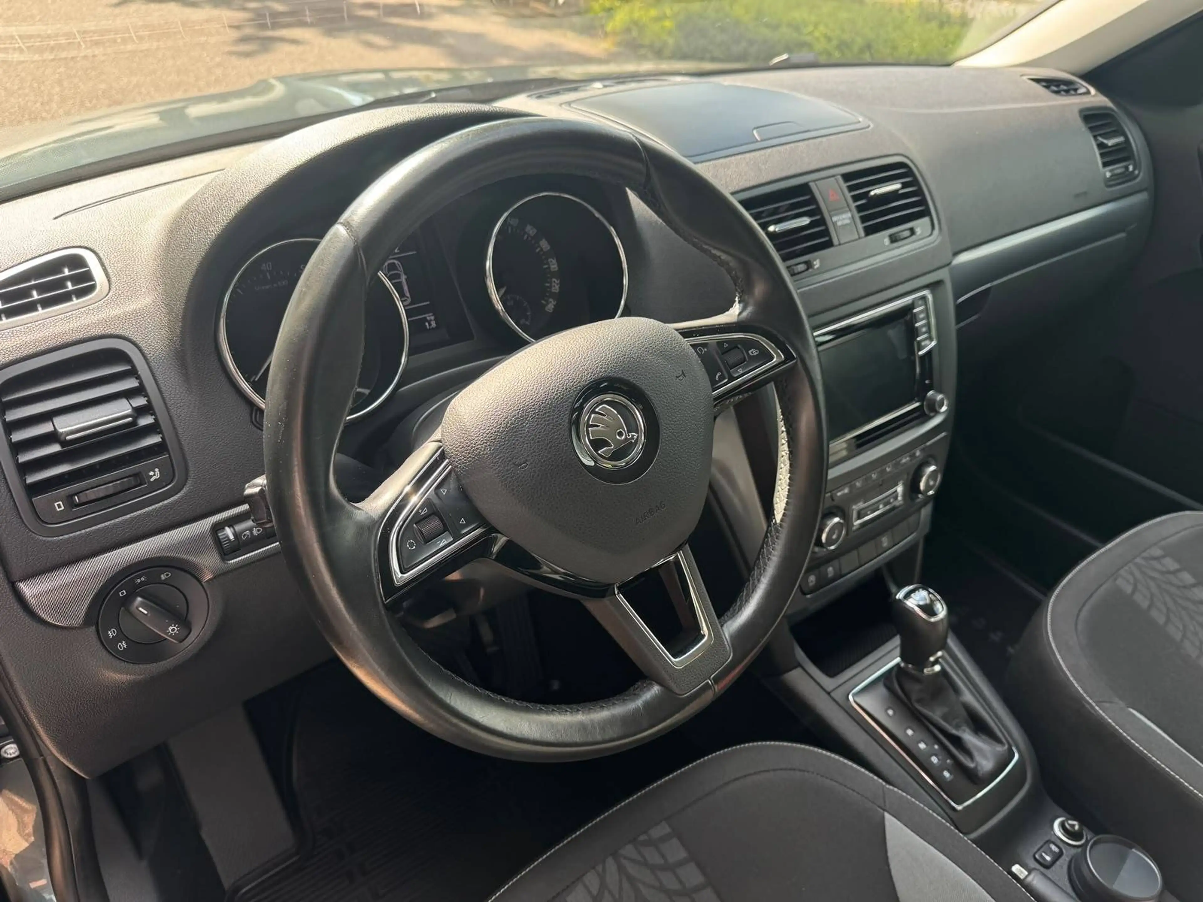 Skoda Yeti 1.4 TSI DSG Ambition Outdoor Navi/AHK — photo 10