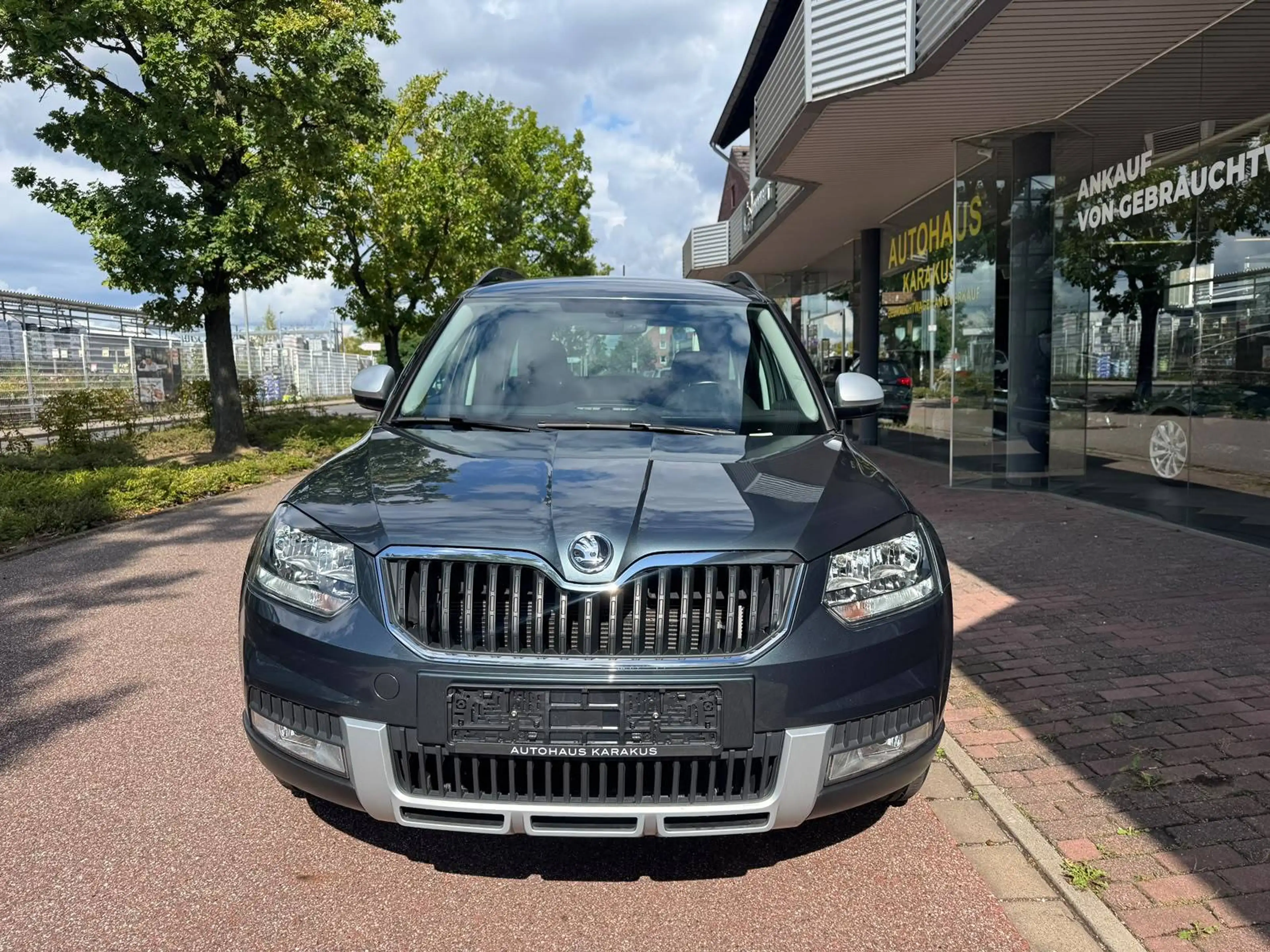 Skoda Yeti 1.4 TSI DSG Ambition Outdoor Navi/AHK — photo 8