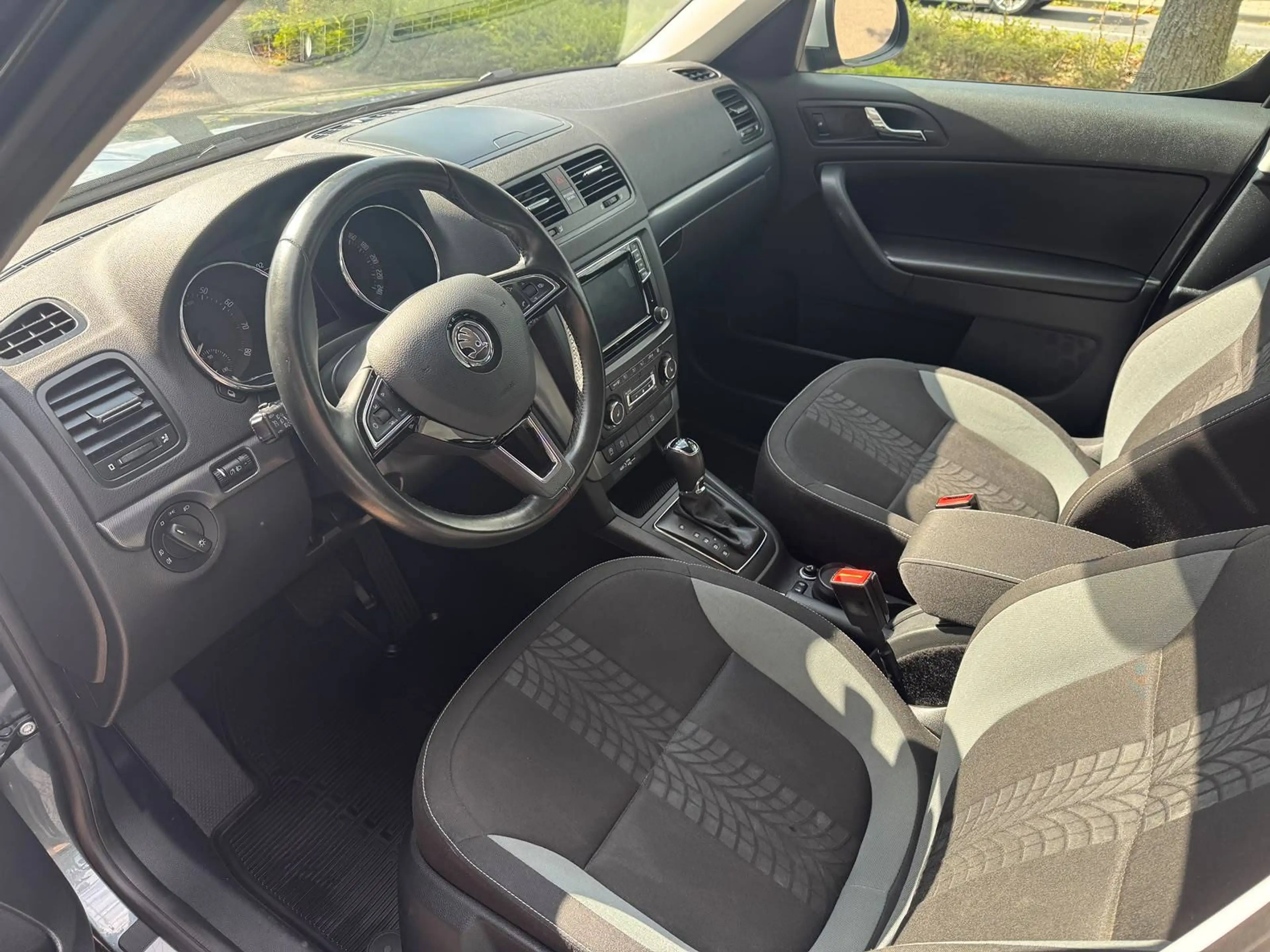 Skoda Yeti 1.4 TSI DSG Ambition Outdoor Navi/AHK — photo 9