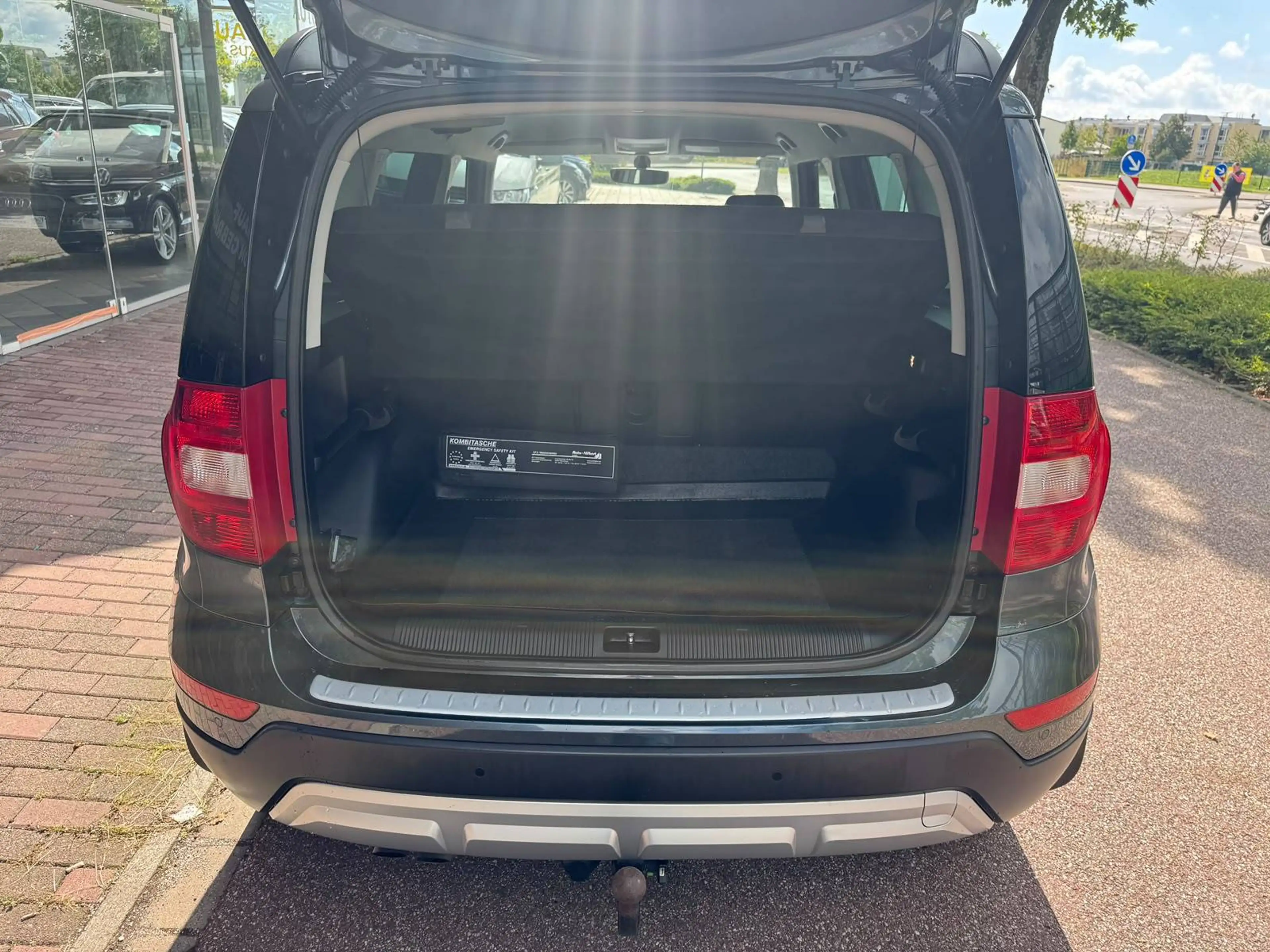 Skoda Yeti 1.4 TSI DSG Ambition Outdoor Navi/AHK — photo 12