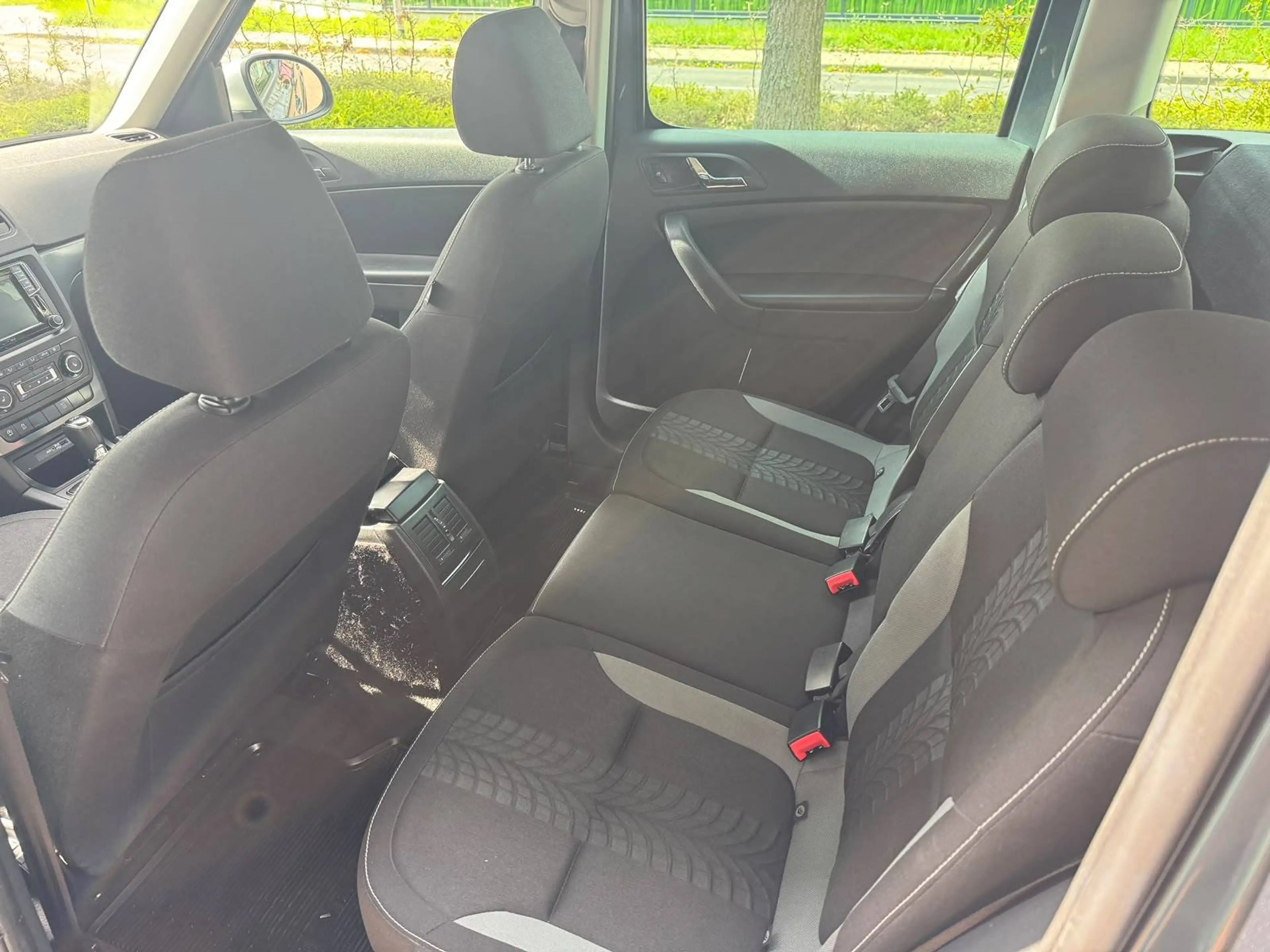 Skoda Yeti 1.4 TSI DSG Ambition Outdoor Navi/AHK — photo 11
