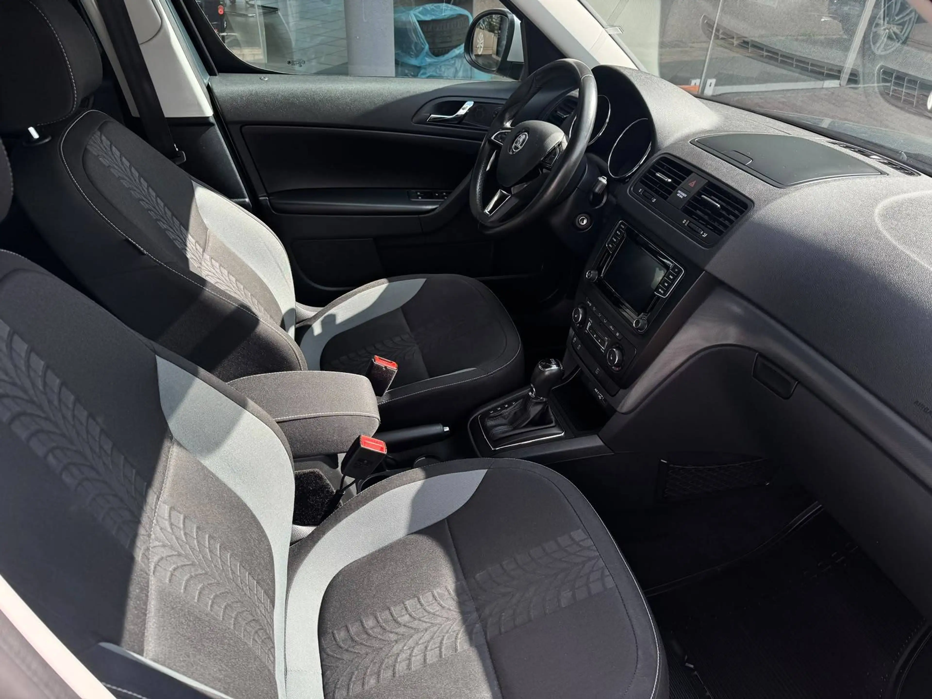 Skoda Yeti 1.4 TSI DSG Ambition Outdoor Navi/AHK — photo 5