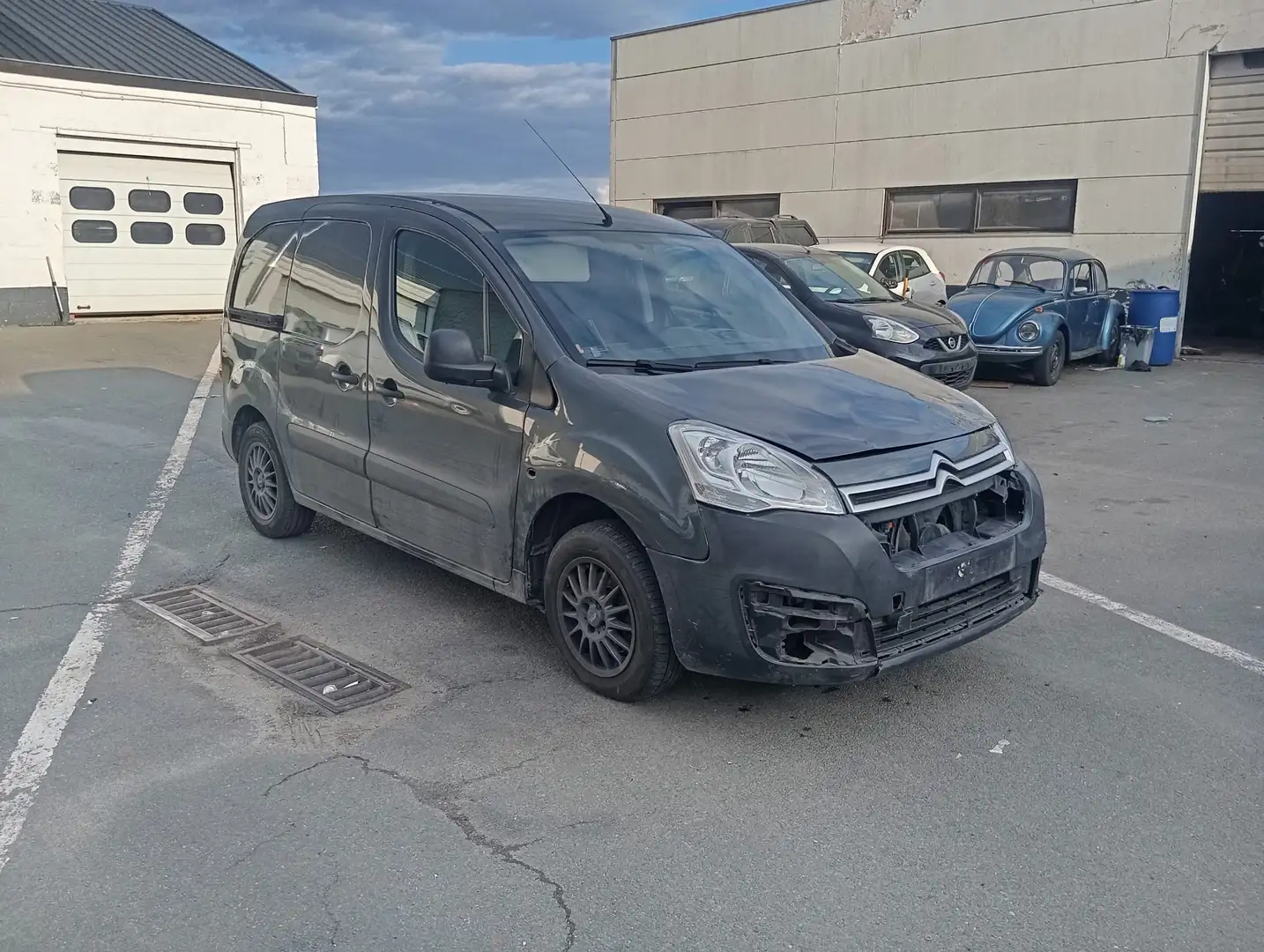 Citroen Berlingo 1.6  hdi   accidenté avant UNIQUEMENT EXPORT Grau - 2