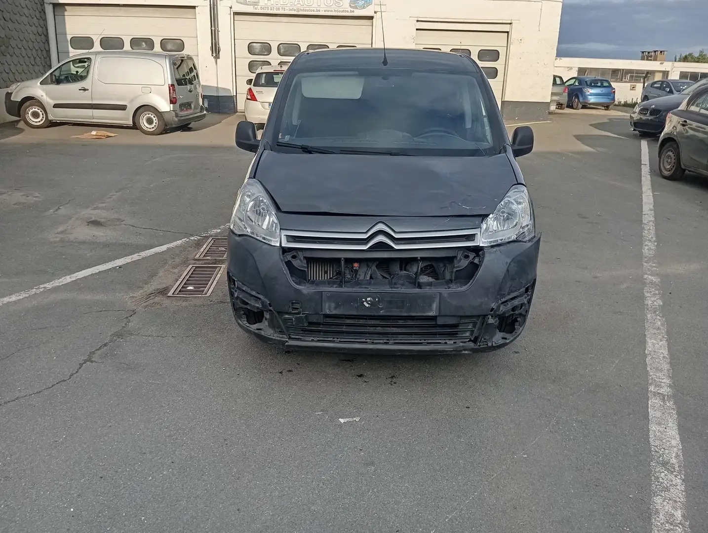 Citroen Berlingo 1.6  hdi   accidenté avant UNIQUEMENT EXPORT Grau - 1