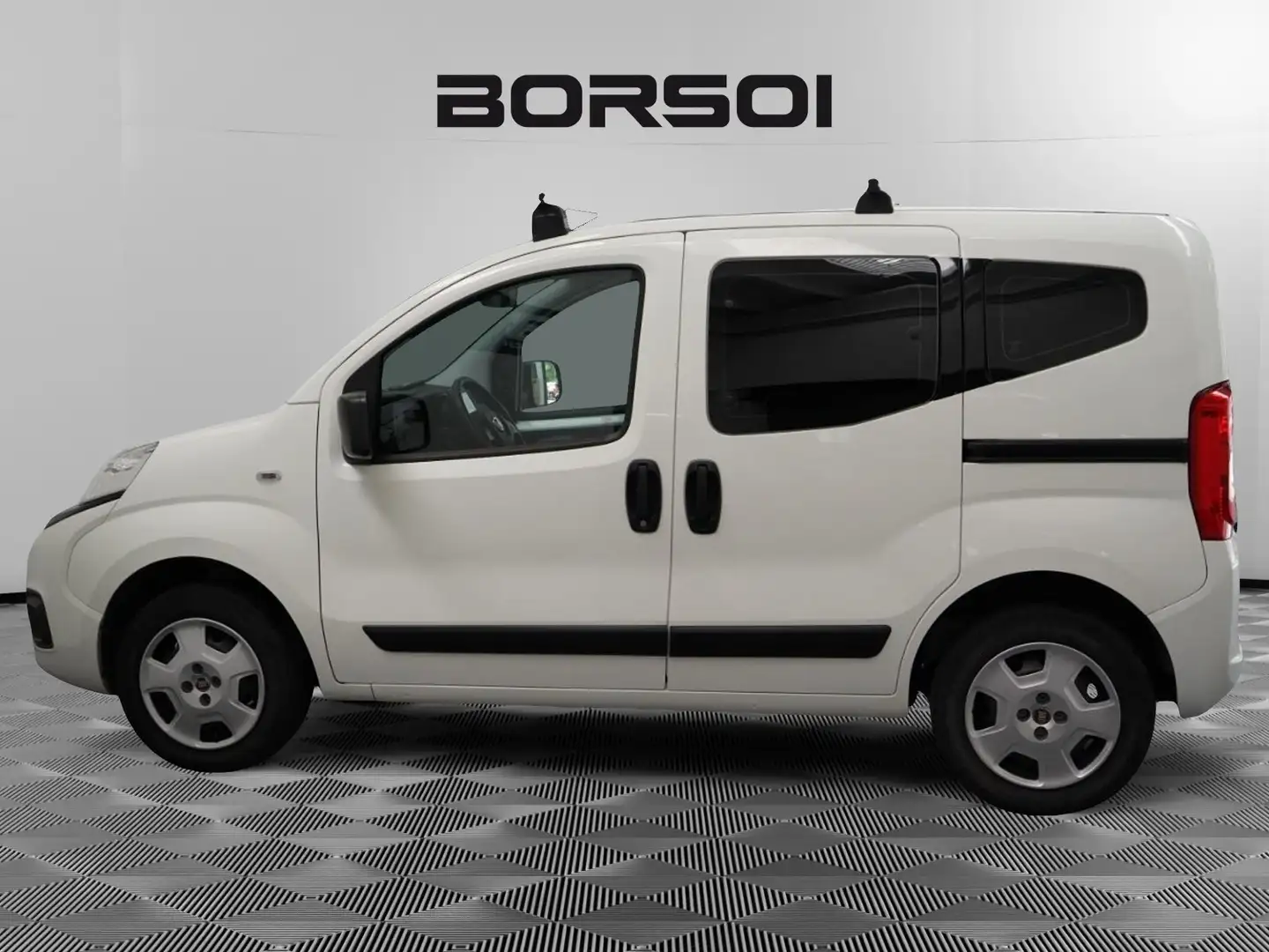 Fiat Qubo 1.4 8V 77 CV Lounge Blanc - 2