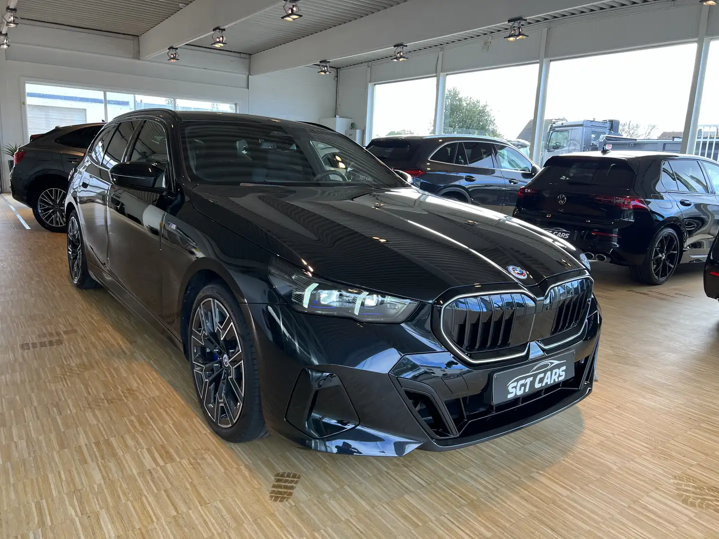 BMW 530 e - Pano - Lane & Side - 360 - M pack Pro - H&K Zwart - 1