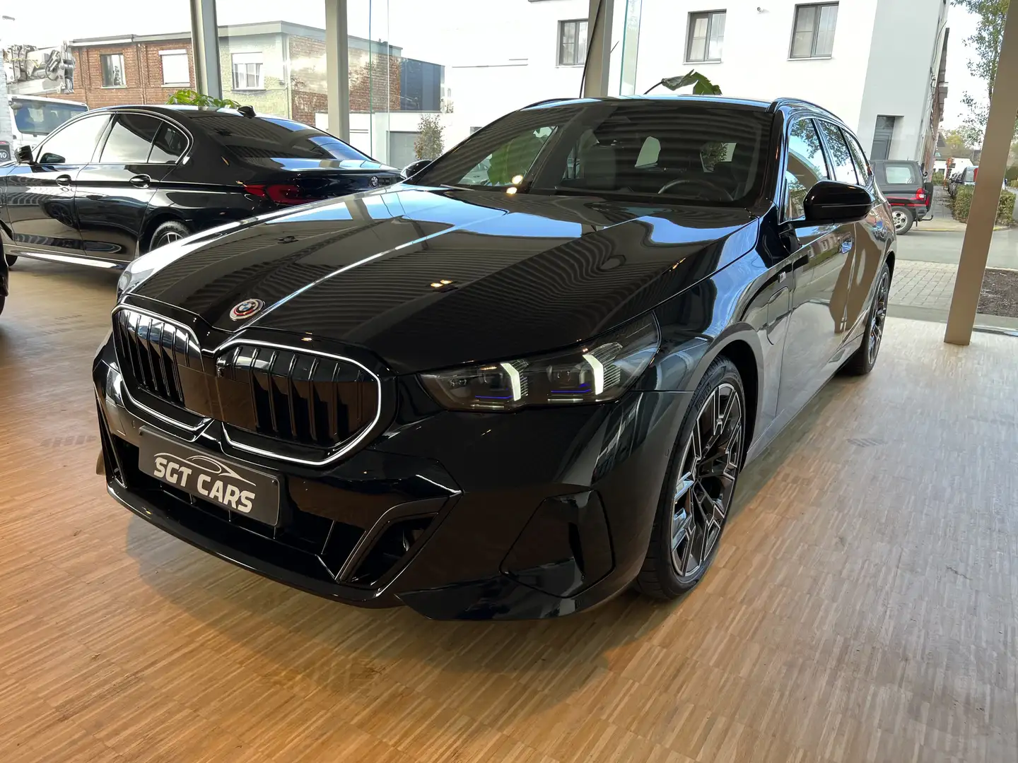 BMW 530 e - Pano - Lane & Side - 360 - M pack Pro - H&K Zwart - 2