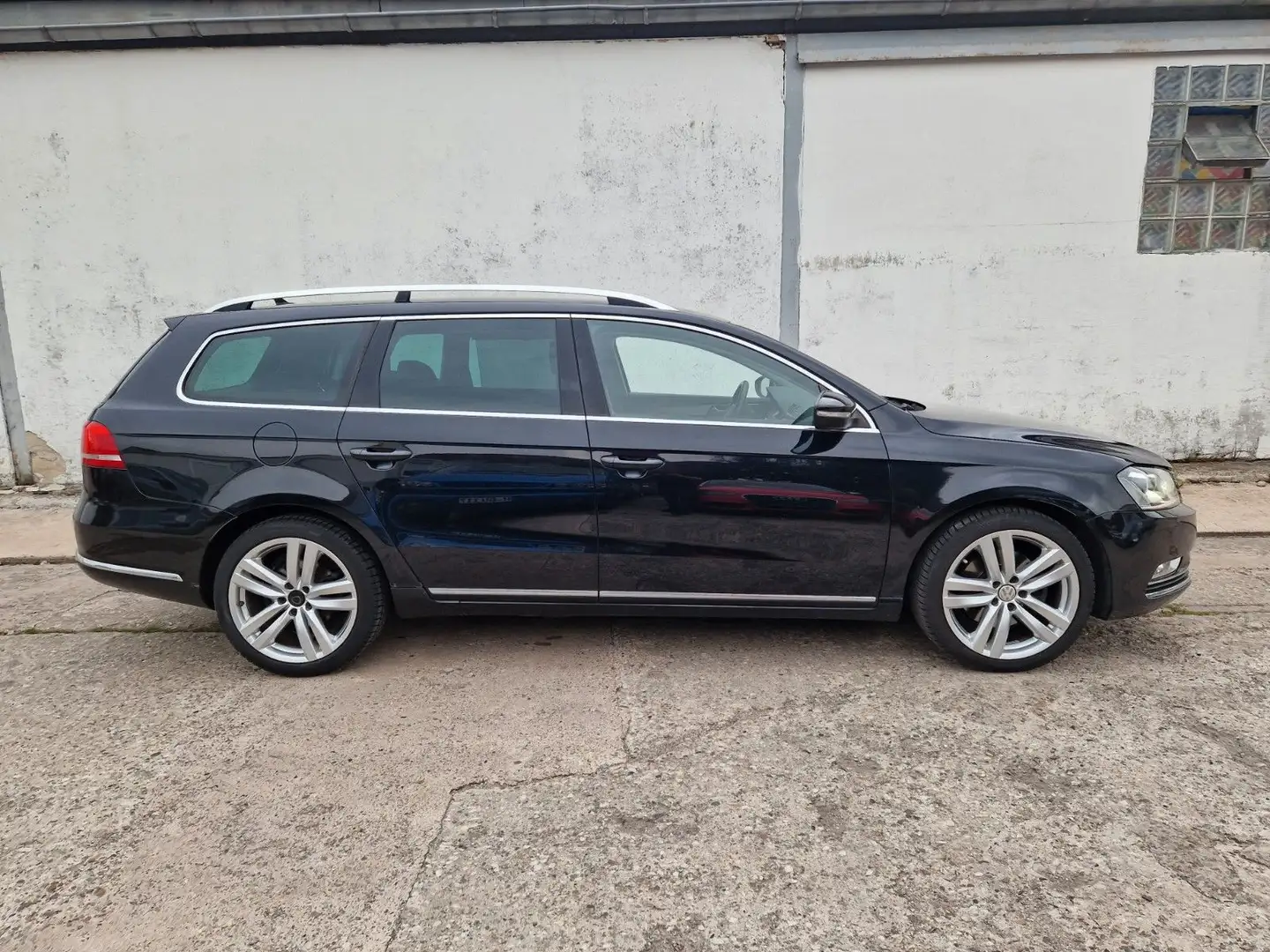 Volkswagen Passat Variant Highline Schwarz - 2