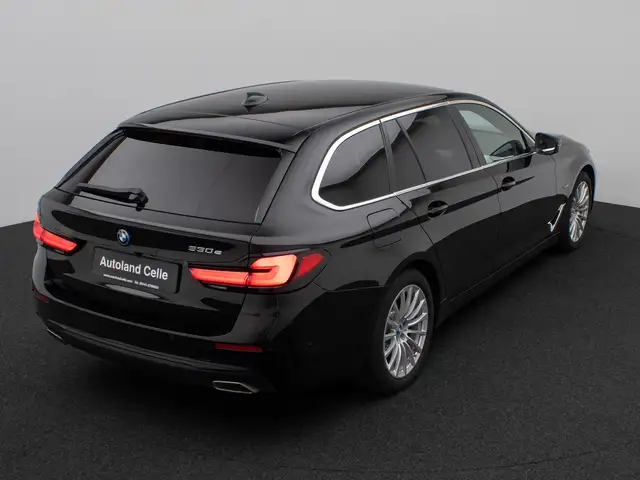BMW 5 Series view 7