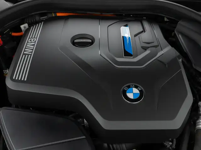 BMW 5 Series view 15