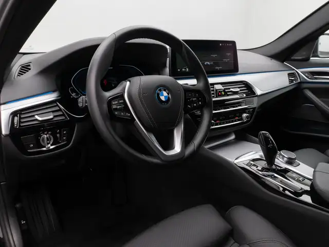 BMW 5 Series view 21
