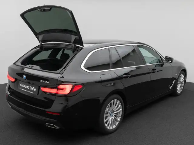 BMW 5 Series view 13