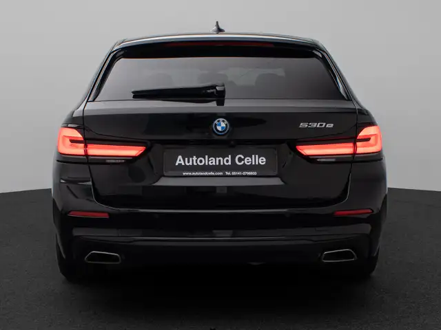 BMW 5 Series view 8