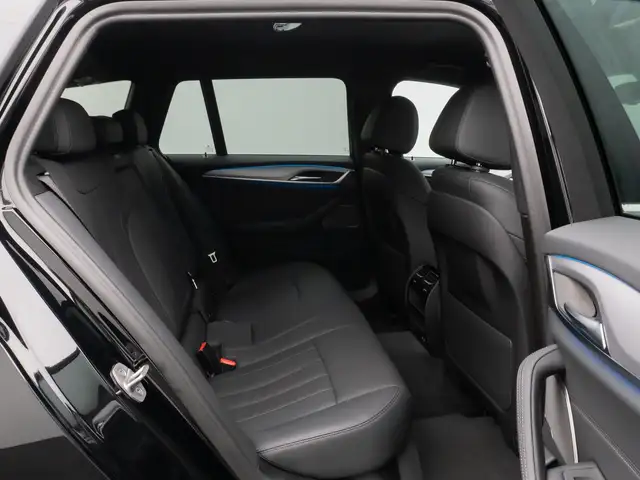 BMW 5 Series view 27