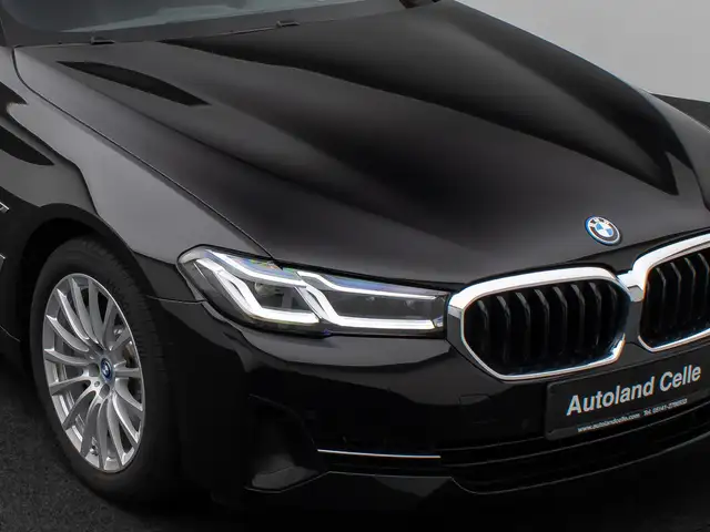 BMW 5 Series view 19