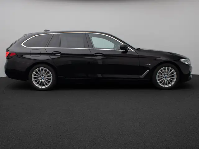 BMW 5 Series view 5