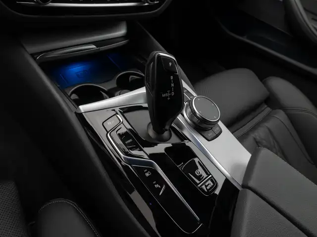 BMW 5 Series view 23