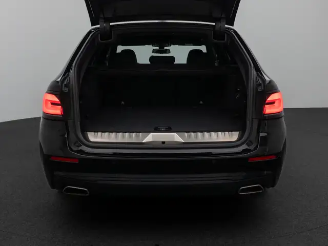 BMW 5 Series view 14
