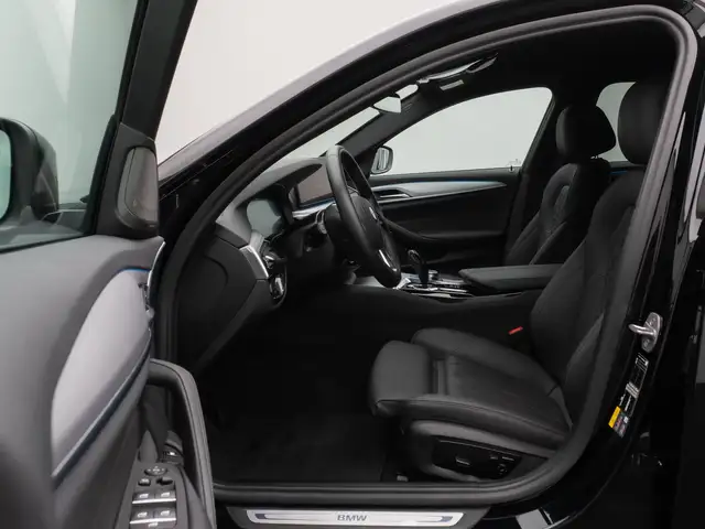 BMW 5 Series view 20