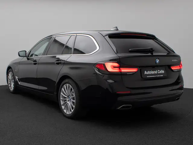 BMW 5 Series view 9