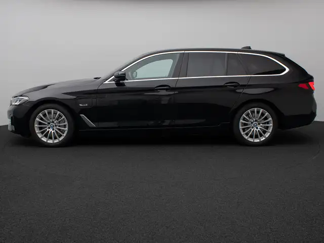 BMW 5 Series view 11