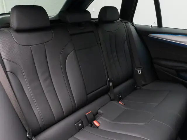 BMW 5 Series view 29