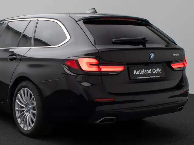 BMW 5 Series view 17