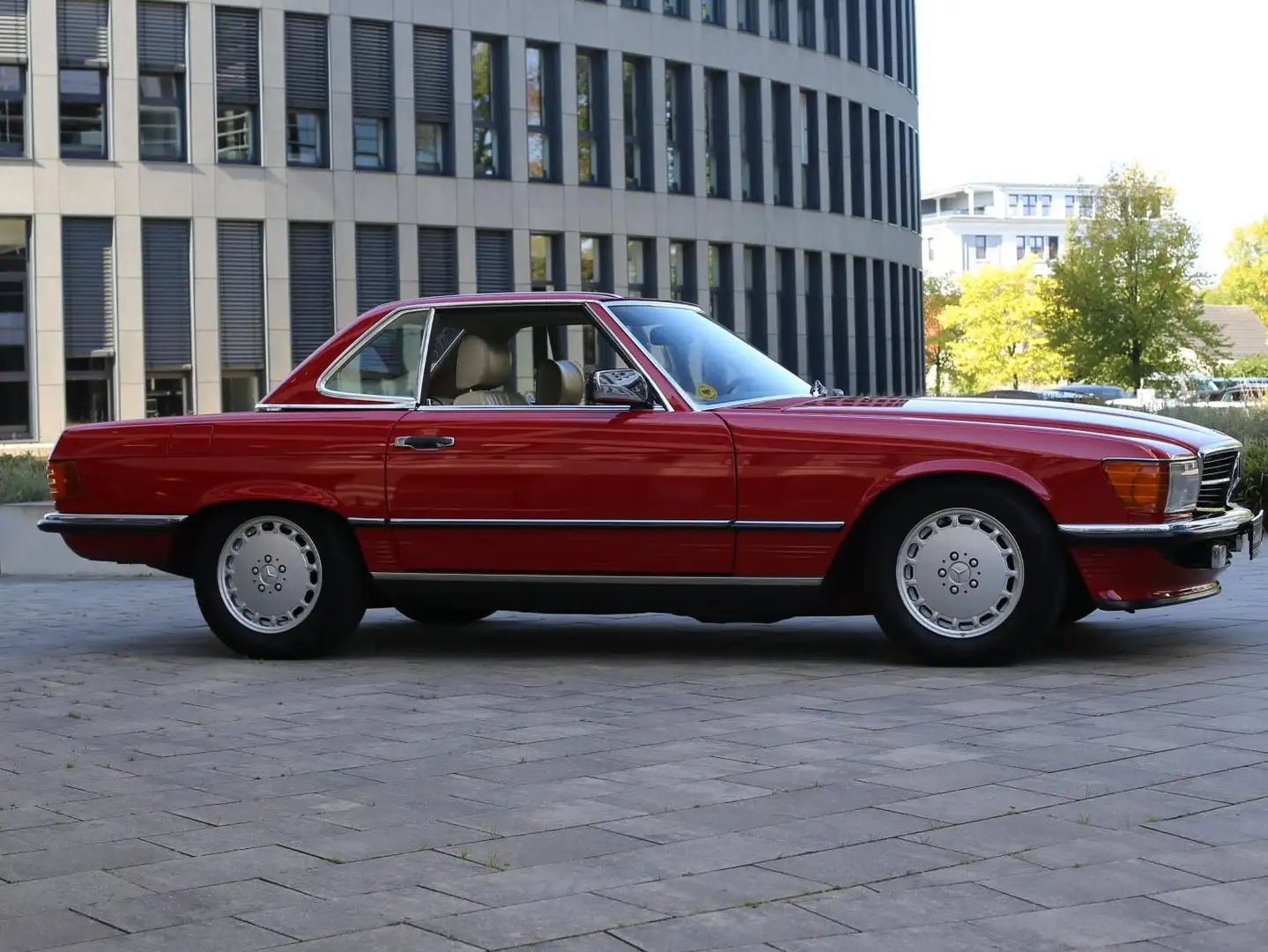 Mercedes-Benz SL 300 R107 Rot - 1