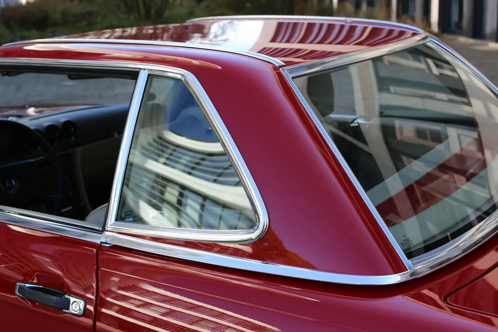 Mercedes-Benz SL 300 R107 Rot - 2