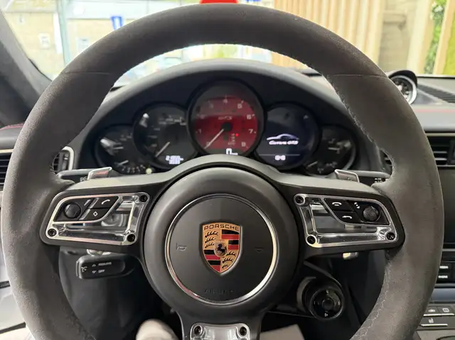 Porsche 911 view 9