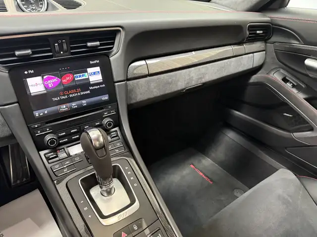 Porsche 911 view 11