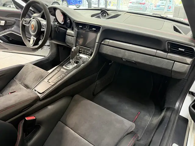 Porsche 911 view 14