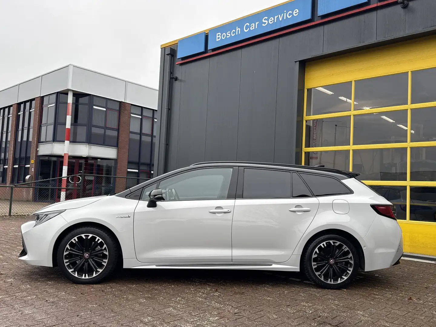 Toyota Corolla Touring Sports 2.0 Hybrid GR-Sport BOVAG garantie Gris - 2