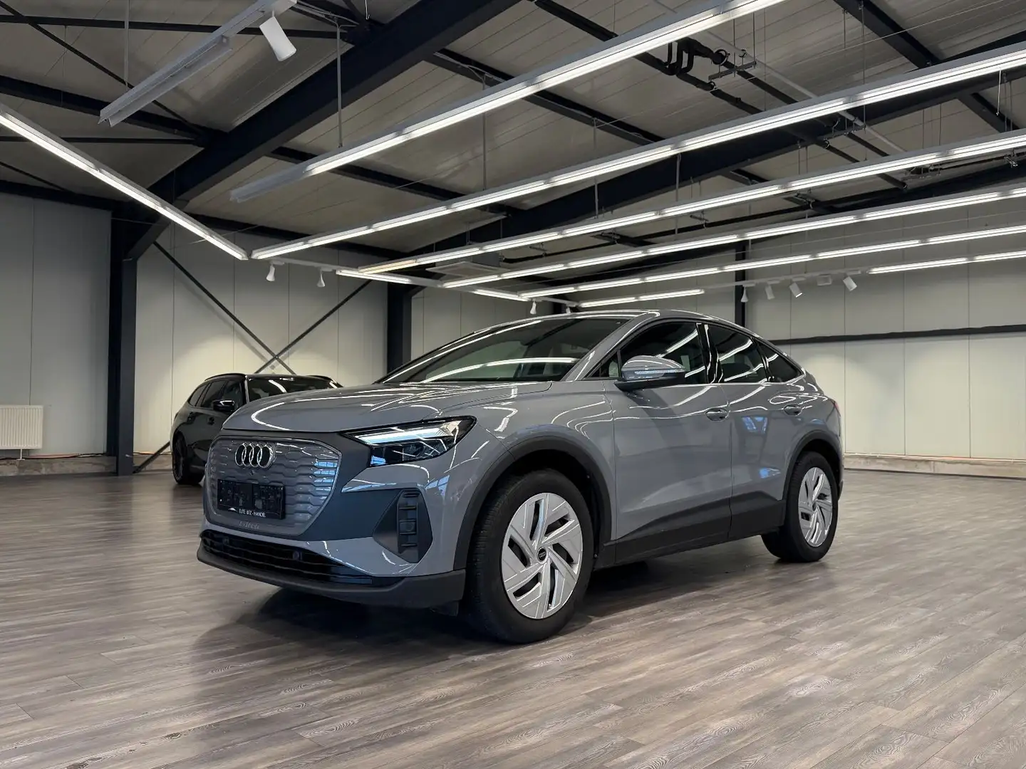 Audi Q4 e-tron Sportback 35 e-tron Virtual Серый - 1