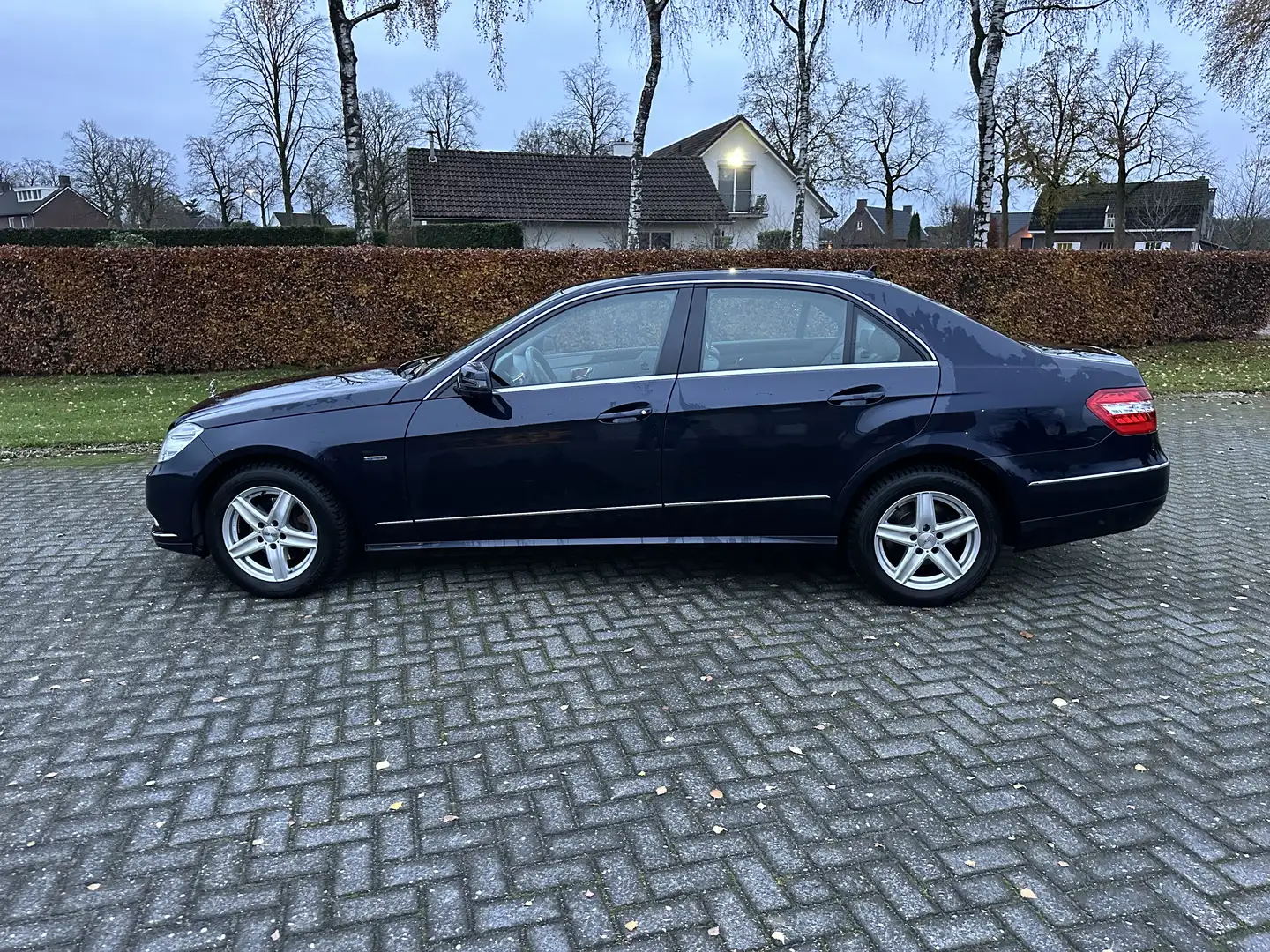 Mercedes-Benz E 220 Elegance Blauw - 2