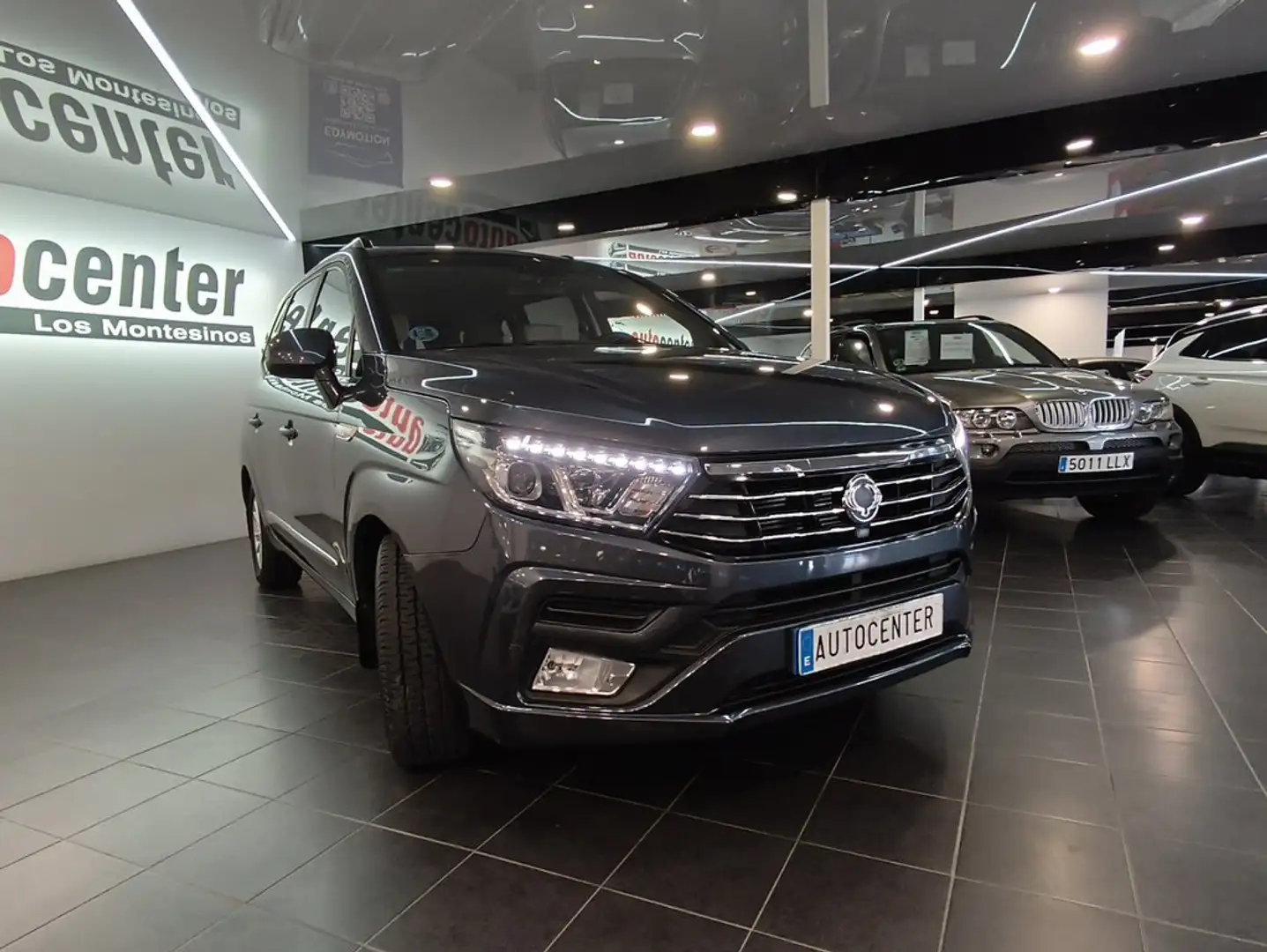SsangYong Rodius D22T Limted Gris - 2